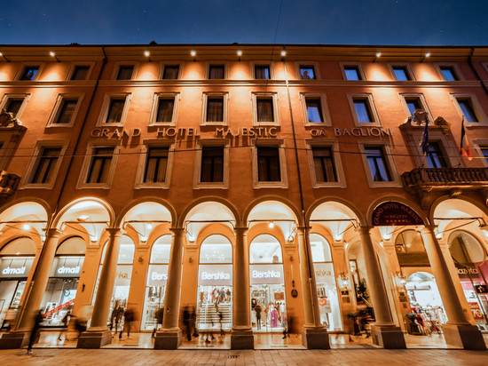 吉亚巴利奥尼壮丽大酒店