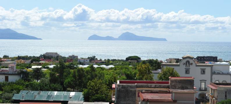 最后楼层酒店(The Last Floor)图片