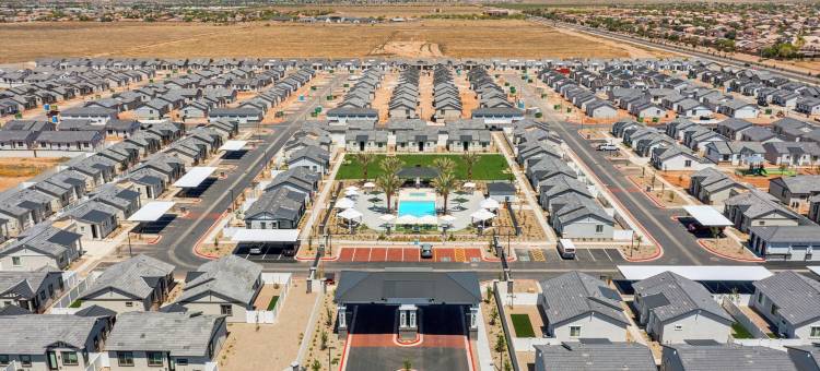 闪亮的现代家居带游泳池烧烤(Sparkling Modern Home in Buckeye with Pool,BBQ)图片