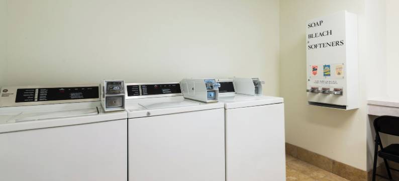 圣路易斯河港机场西长住套房酒店(Larkspur Landing Extended Stay Suites St Louis Riverport)图片