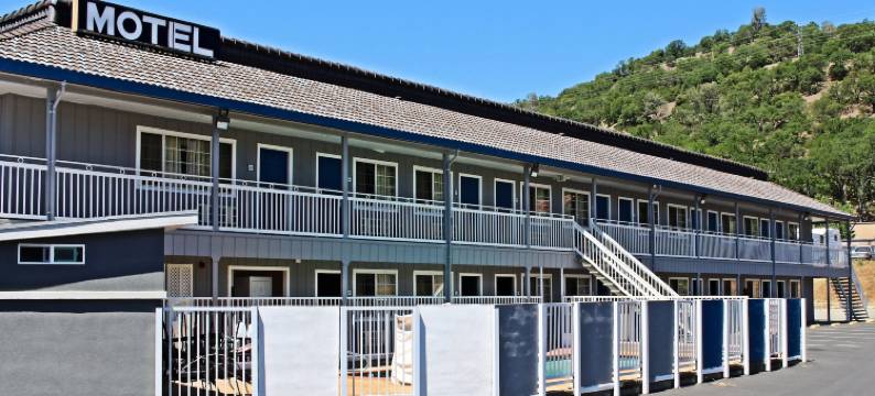 波因特湖旅馆(Lake Point Lodge)图片