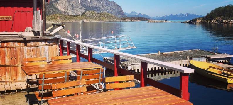 哼宁斯维罗布尔酒店(Henningsvær Rorbuer)图片