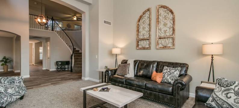 大型5卧室度假屋，配有游泳池，热水浴缸，游戏室！(Massive 5 Bdrm Getaway WPool, Hot Tub, Game Room)图片