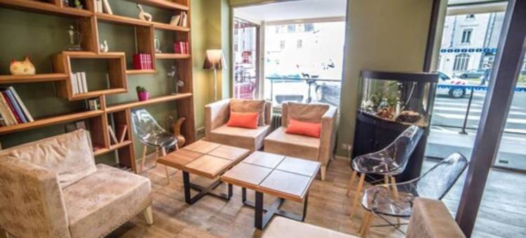 Logis hôtel-Restaurant Des Bourbons et Brasserie Pub 47图片