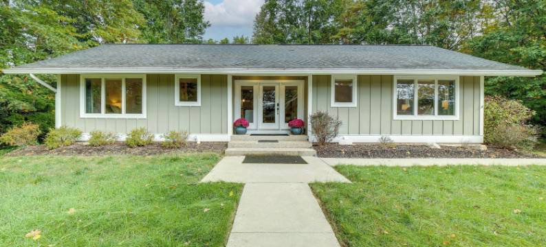 河木：南港避难所，占地10英亩(Riverwood South Haven Retreat on 10 Acres)图片