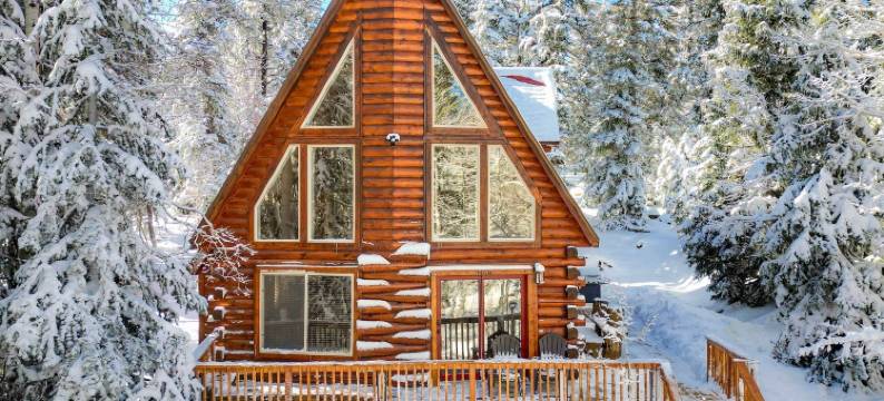 徒步、骑行和滑雪：鸭溪村A型小屋！(Walk to Duck Creek Village A-Frame Getaway!)图片