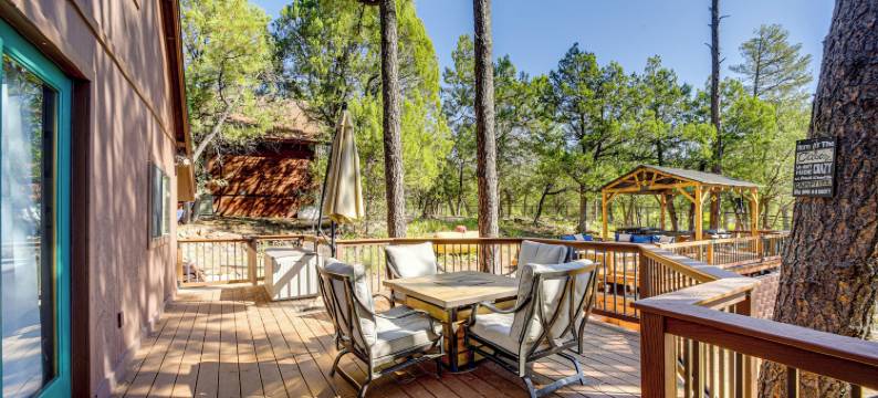 热水浴缸，游戏室：宠物友好的松树小屋！(Hot Tub, Game Room Dog-Friendly Pine Cabin!)图片