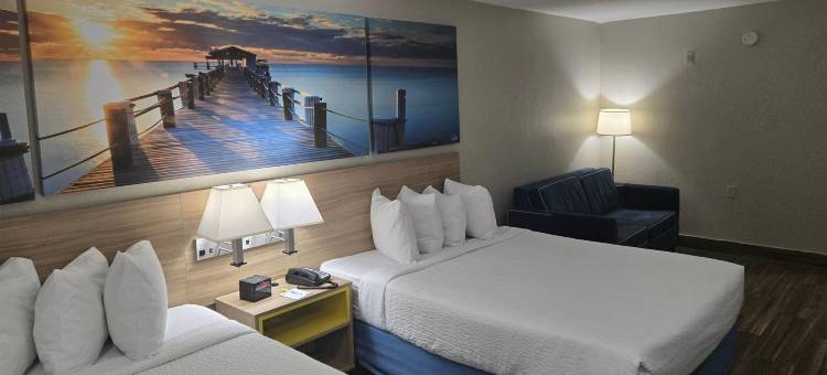 坦帕雷蒙德詹姆斯体育场温德姆戴斯套房酒店(Days Inn & Suites by Wyndham Tampa / Raymond James Stadium)图片