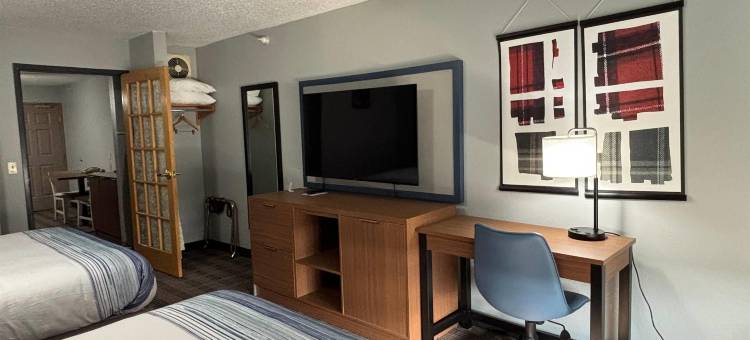 盖尔斯堡温德姆美吟温德姆酒店(AmericInn by Wyndham Galesburg)图片