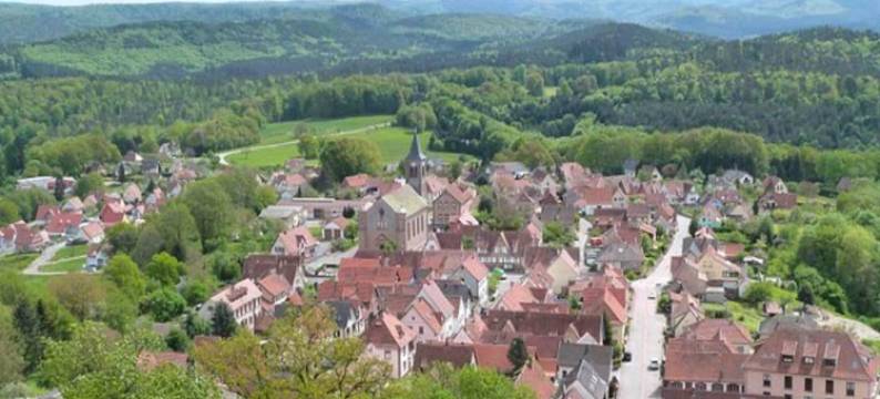 House in Vosges near Lichtenberg Castle图片