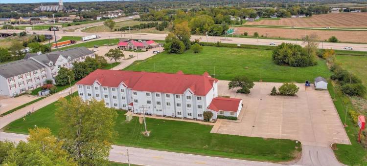 布卢明顿华美达酒店(Ramada Limited Bloomington)图片