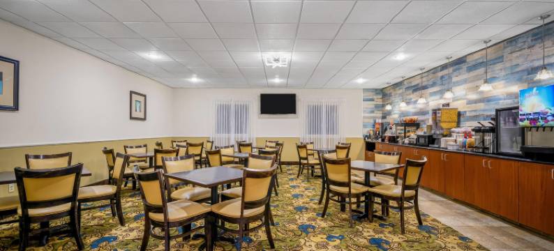 斯托宁顿神秘区拉昆塔温德姆套房酒店(La Quinta Inn & Suites by Wyndham Stonington-Mystic Area)图片