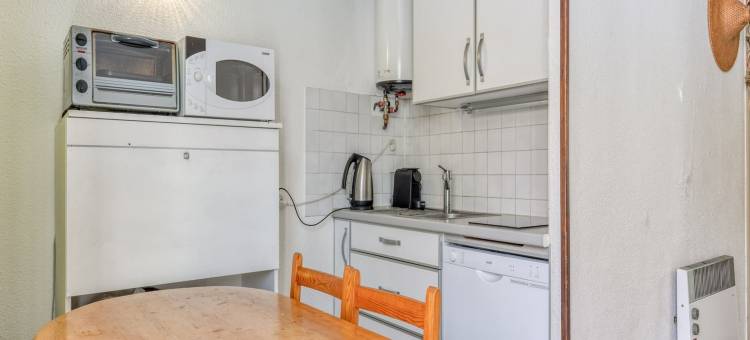 Bright Retreat by the Beach图片