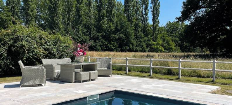 带共享泳池和网球场的别墅(Maison piscine & tennis partagés)图片