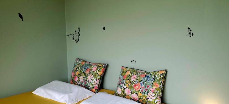 Charming 2-Bedroom Apartment in Rejmyre with Garden View图片