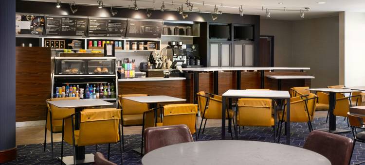 迈尔斯堡75号州际公路及湾岸中心万怡酒店(Courtyard Fort Myers at I-75 and Gulf Coast Town Center)图片