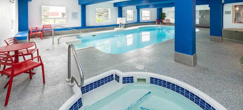 梅迪辛哈特舒适套房酒店(Comfort Inn & Suites)图片