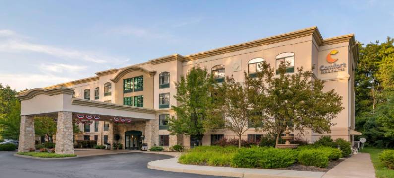 舒适酒店及套房乔治湖(Comfort Inn & Suites Lake George)图片