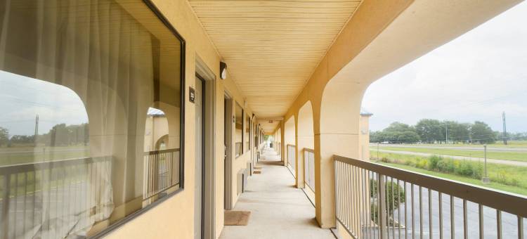 布莱斯维尔I55 Capital O 鹿田客栈(Deerfield Inn by Capital O Blytheville AR I55)图片