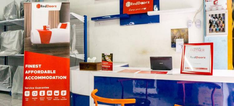 红多兹酒店-近本登范登博世(RedDoorz Near Benteng Van Den Bosch)图片