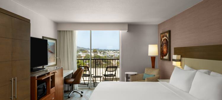 Crowne Plaza 本图拉沙滩(Crowne Plaza VENTURA BEACH by IHG)图片