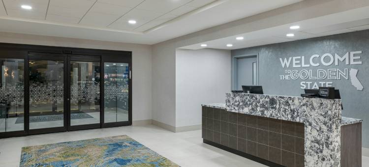 奥克兰机场阿拉梅达欢朋套房酒店(Hampton Inn & Suites Oakland Airport-Alameda)图片