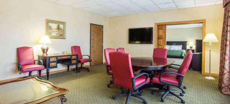 萨顿弗雷伍德戴斯套房酒店(Days Inn & Suites by Wyndham Sutton Flatwoods)图片