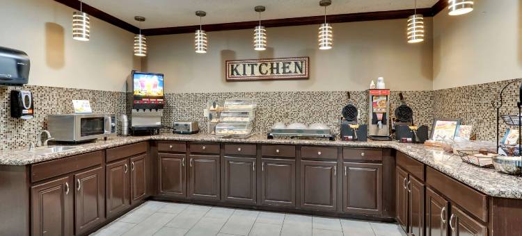 威奇托福尔斯大学贝斯特韦斯特优质套房酒店(Best Western Plus University Inn  Suites)图片