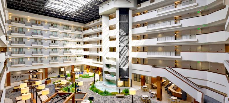 达文波特希尔顿逸林酒店(DoubleTree by Hilton Davenport)图片