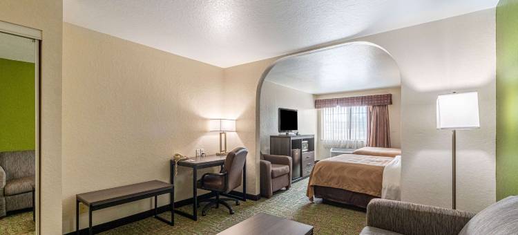 品质酒店套房圣安东尼奥布鲁克斯市基地(Quality Suites San Antonio Brooks City Base)图片