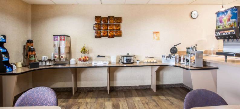 Travelodge by Wyndham科罗拉多斯普林斯机场/彼得森空军基地酒店(Travelodge by Wyndham Colorado Springs Airport/Peterson AFB)图片