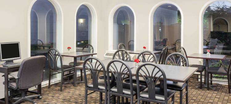 莫顿格罗夫-芝加哥速8酒店(Super 8 by Wyndham Morton Grove/Chicago)图片