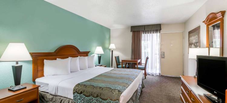 萨拉索塔呗盟套房酒店(Baymont by Wyndham Sarasota)图片