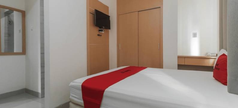 红多兹高级酒店-靠近勿加泗银河购物中心(RedDoorz Plus Near Galaxy Bekasi)图片