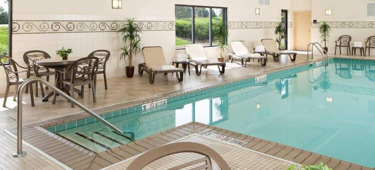 芝加哥圣查尔斯欢朋套房酒店(Hampton Inn & Suites Chicago/St. Charles)图片