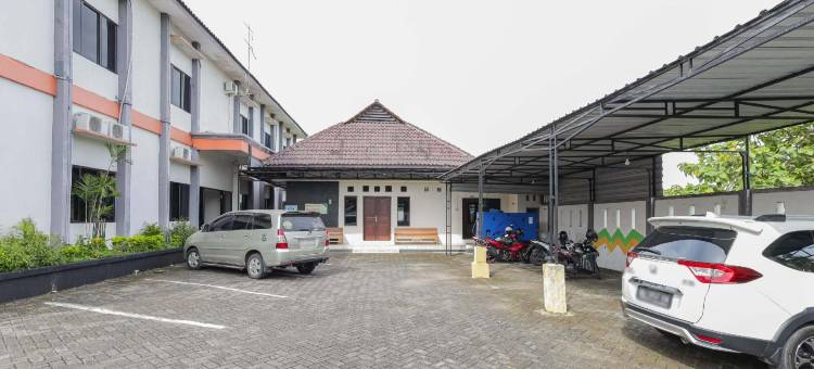 努安萨恩加维酒店(RedDoorz at Hotel Nuansa Ngawi)图片