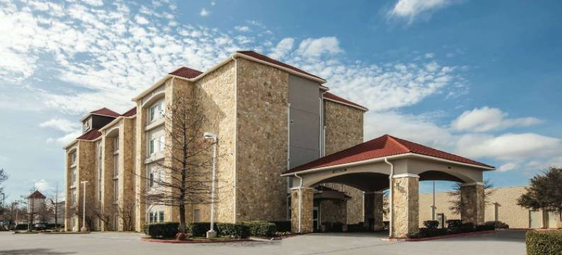 曼斯费尔德拉昆塔温德姆套房酒店(La Quinta Inn & Suites by Wyndham Mansfield TX)图片
