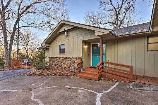 假日岛居民:山景+热水浴缸!(Holiday Island Home Mountain View and Hot Tub!)