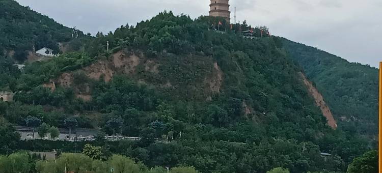 宝塔山脚下圣地观景房公寓(二道街地下隧道分店)图片