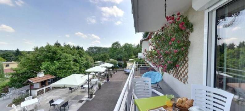 洛吉斯拉梅松卡雷酒店(Logis Hotel Maison Carrée Restaurant O Carré DArt)图片