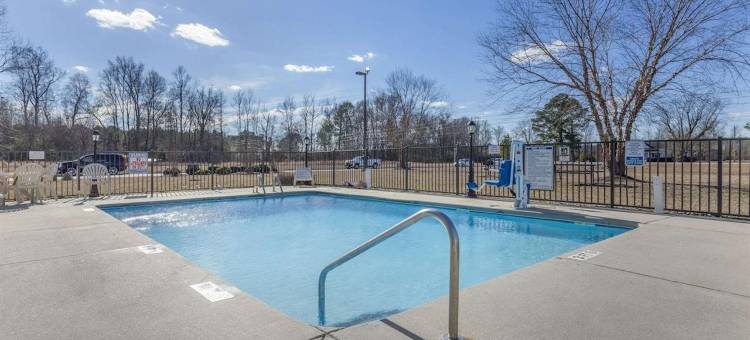 威尔逊凯-I-95富套房酒店(Comfort Suites Wilson - I - 95)图片