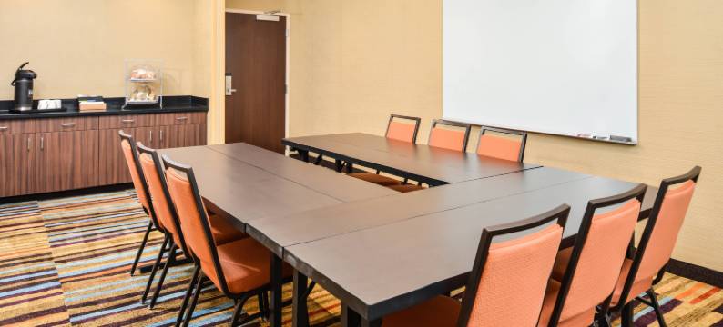 沃伦斯堡万枫酒店及套房(Fairfield Inn & Suites Warrensburg)图片