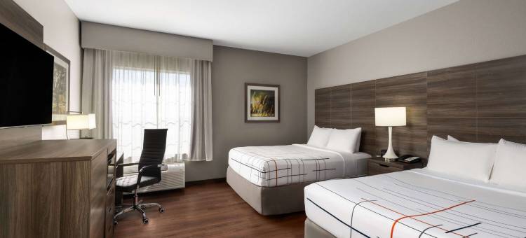 登顿大学路拉昆塔温德姆套房酒店(La Quinta Inn & Suites by Wyndham Denton - University Drive)图片