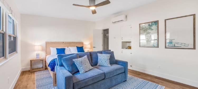 Newly remodeled PB Home w/ AC, King Beds - 2blocks2beach - Sleeps 24 - Parking图片