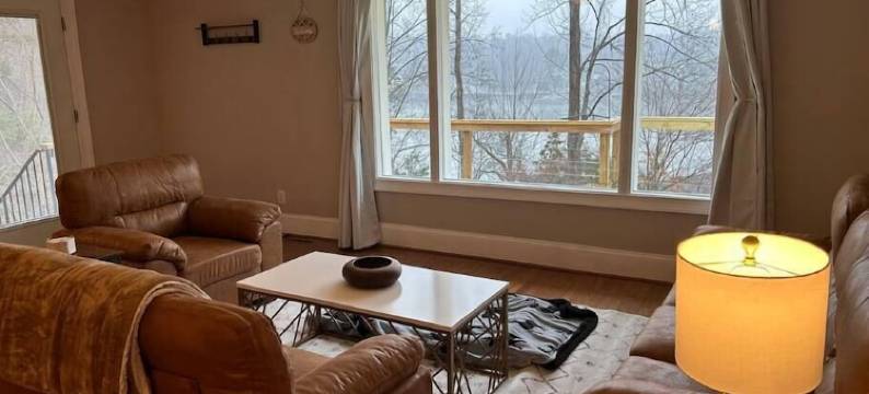 Hidden Oasis Lake House Hickory图片