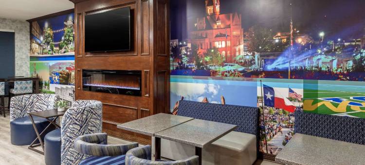 萨尔弗斯普林斯波因特凯隆酒店(Clarion Pointe Sulphur Springs)图片