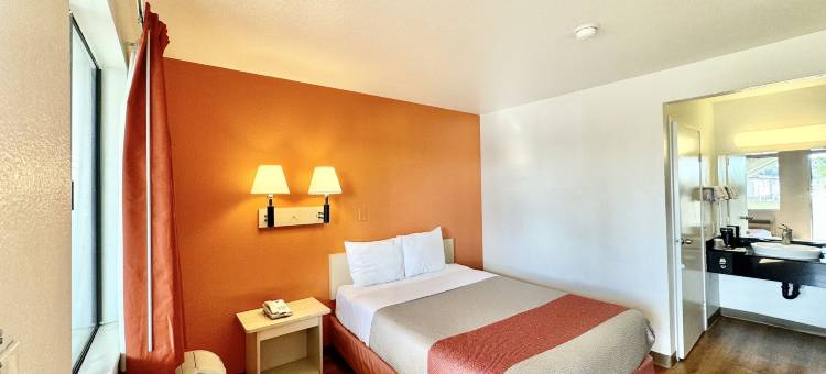 洛杉矶6号汽车旅馆- 贝尔弗劳尔(Motel 6 Bellflower, CA - Los Angeles)图片