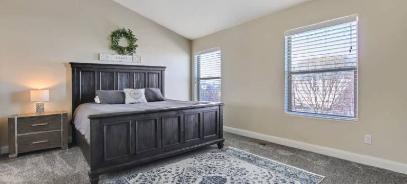 Hot Tub and Community Pool Access - Modern Family Retreat图片