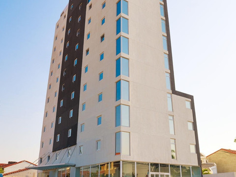 LP艾奎佩特罗酒店