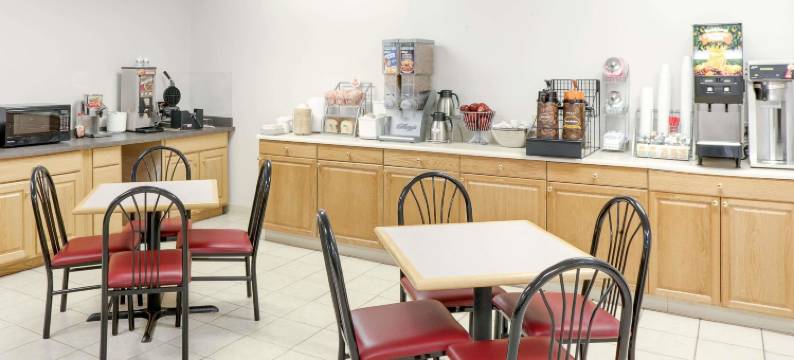 瓦斯城马里恩区速8酒店(Super 8 by Wyndham Gas City Marion Area)图片